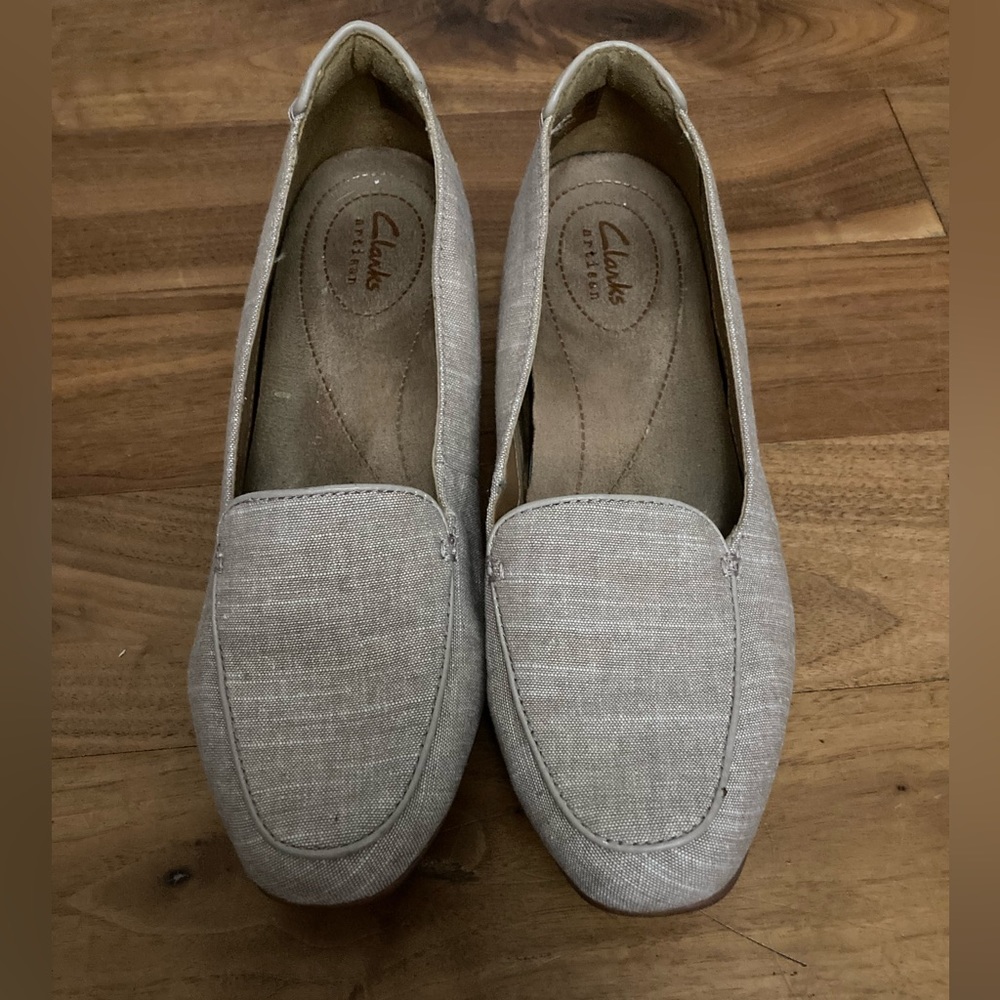 Taupe/tan/grey Clarks loafers
